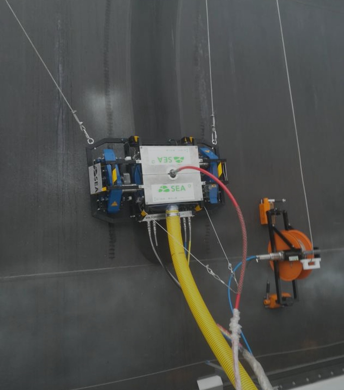 Magnetic Bat surface cleaning